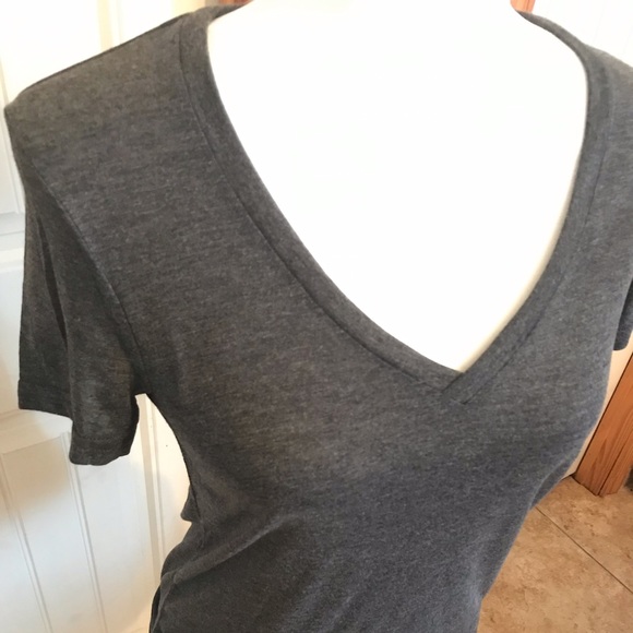 4️⃣ bp v-Neck Tee NEW charcoal - Picture 6 of 7